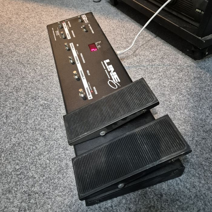 Line6 POD PRO Rack cu Line6 Floor Board