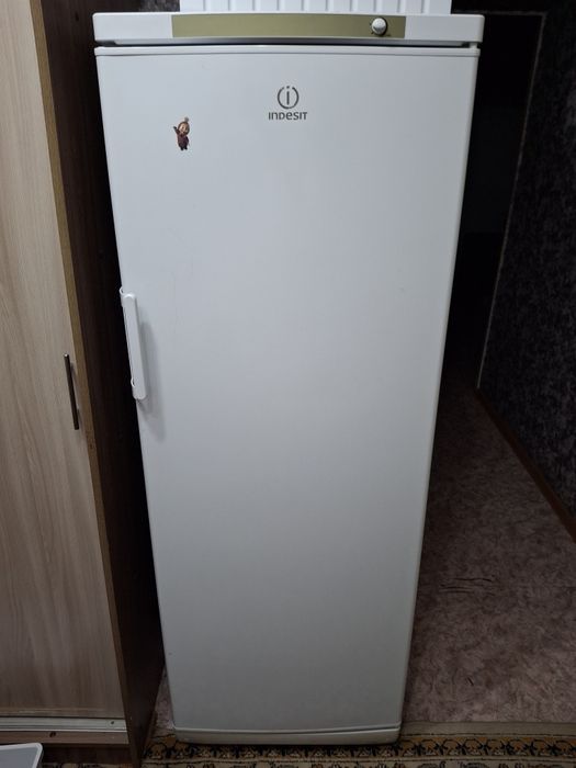 Продам морозильную камеру Indesit