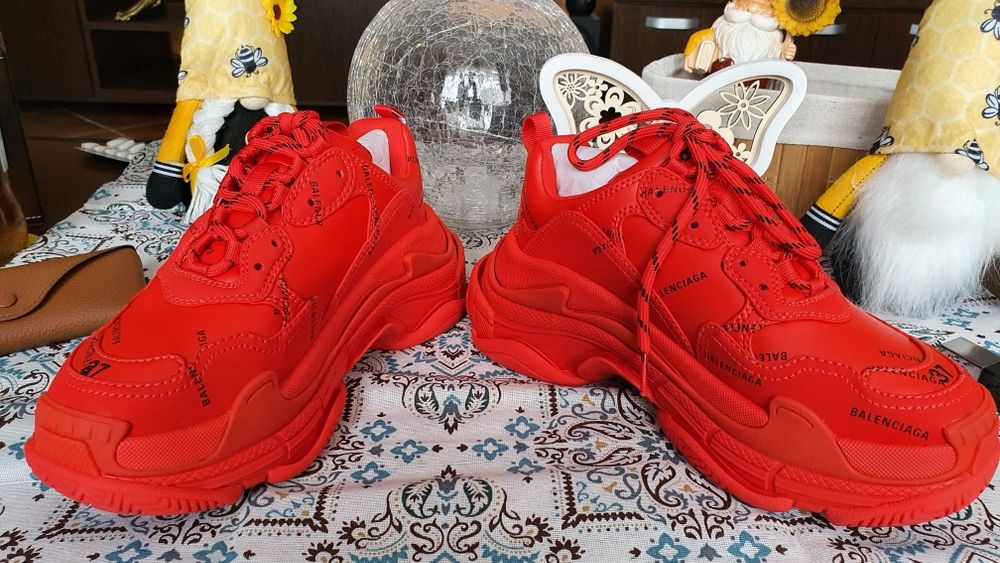 Vand Balenciaga TripleS all-over logo,mărimea 37
Mi-am