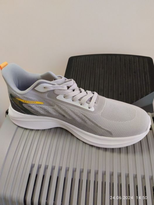 Кроссовки мужские.