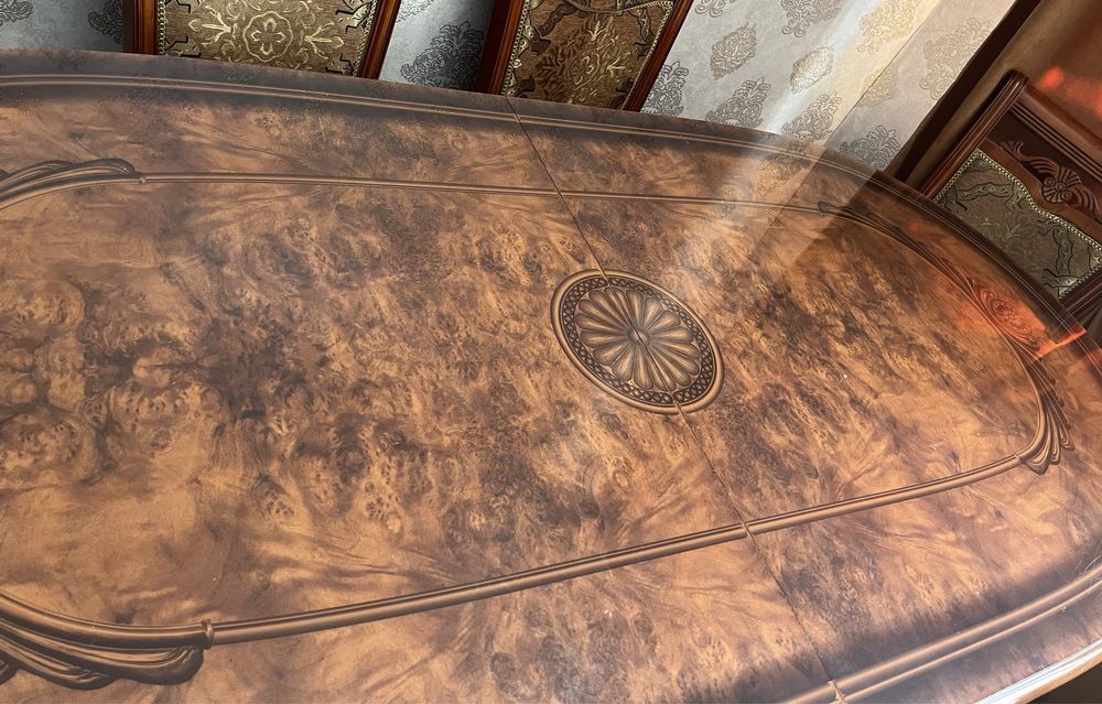 Стол стоит 90000тысяч тенге