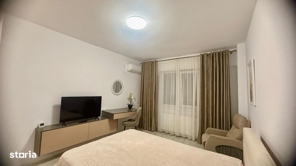 Piata Nicolina,  Nou, Apartament De Inchiriat, O Camera Decomandat