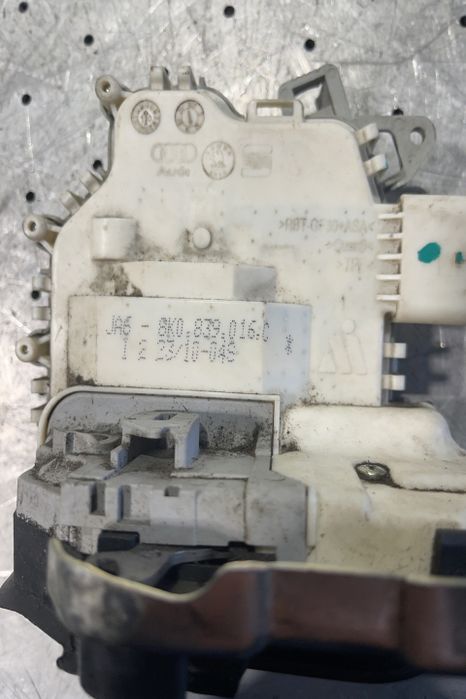 Broasca usa spate dreapta 8K0.839.016.C 8K0.839.016.C 8K0.839.016.C A