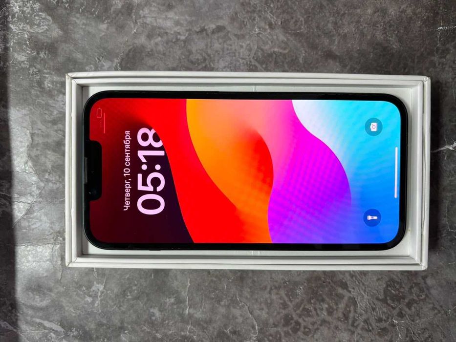 Продам Iphone 13