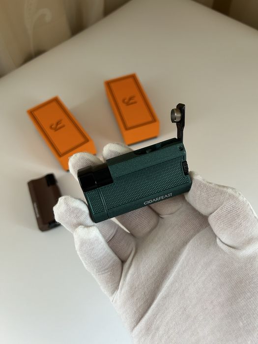 Запалка за пури с турбо пламък и вграден пънч - 2 цвята + кутия