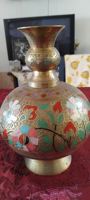 Vând vaza alama vintage india