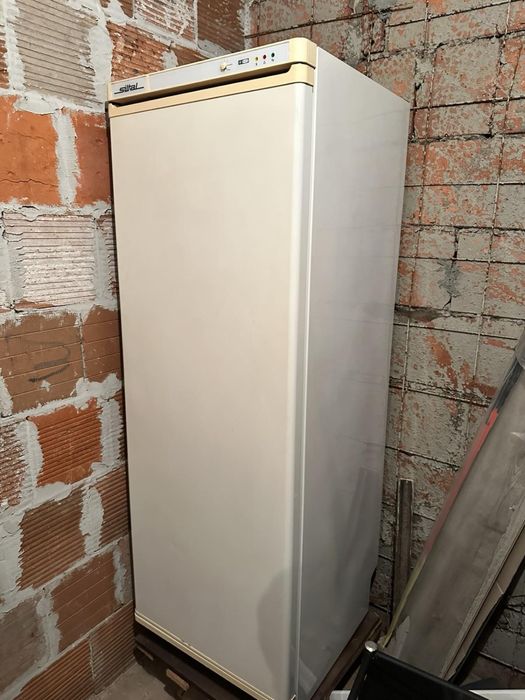 Вертикален фризер Siltal