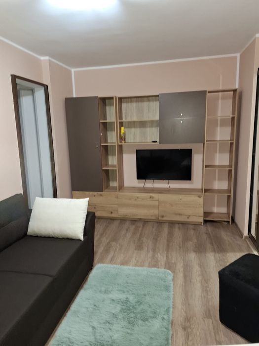 Inchiriez apartament