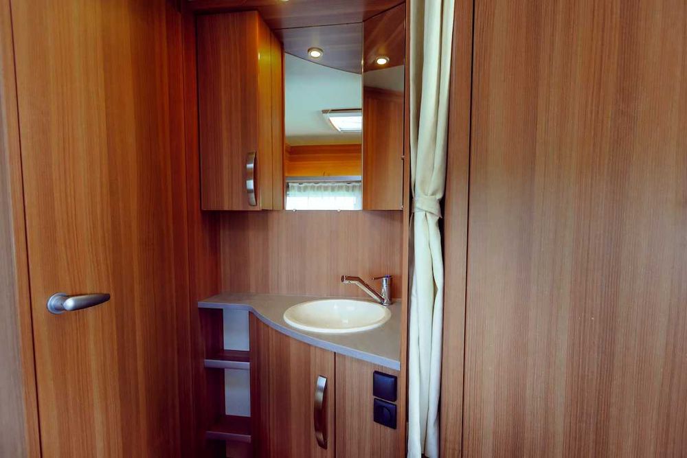 Rulotă Weinsberg 450 FU | An 2017 | AC Truma | Copertină FIAMMA | 4–5 pers | 1350 kg