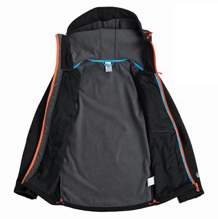 Salomon (Франция) - куртки с капюшоном  с технологией Soft Shell.