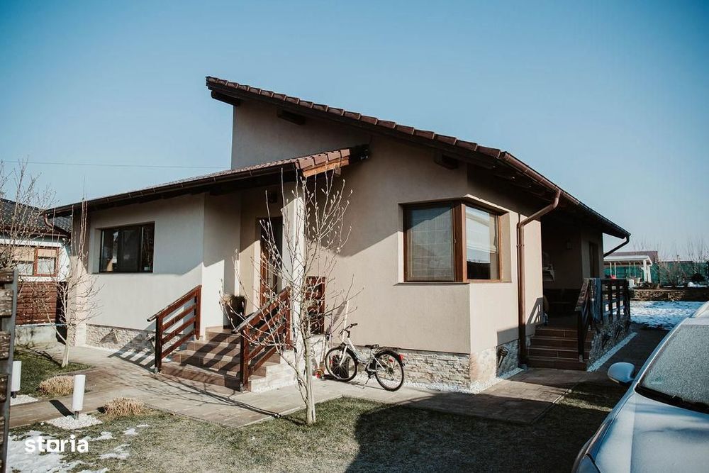 Casa noua single, 9 arii teren,  4 camere, gard, pivnita  Livezeni