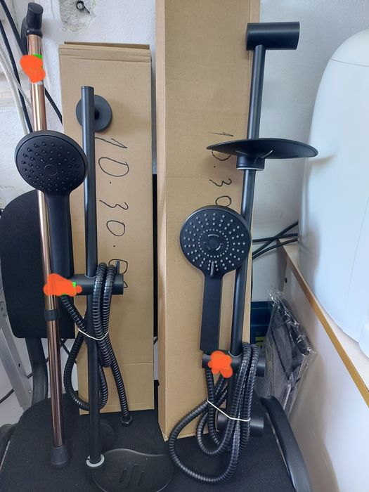 Стоящи смесители за мивка и тръбно окачване.