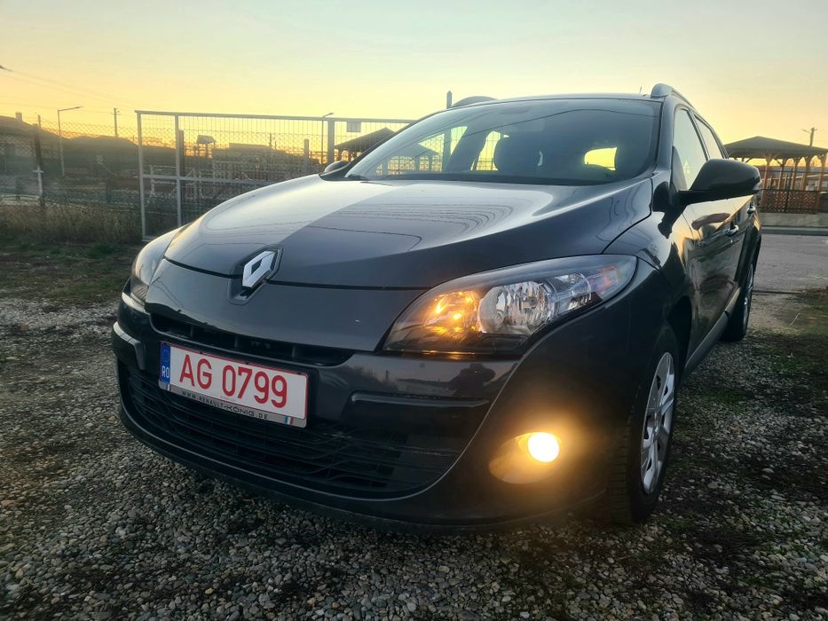 Renault Megane-1.5 Dci an 2012-110 cp 6+1 trepte-panorama-nr rosii