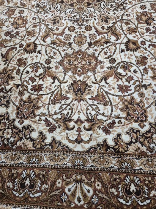 Персийски кафяв килим