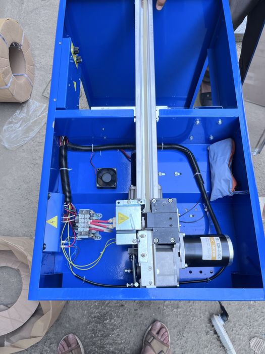 Polavtomatik qadoqlash dastgohi — mahsulotlarni tez va ishonchli qadoq