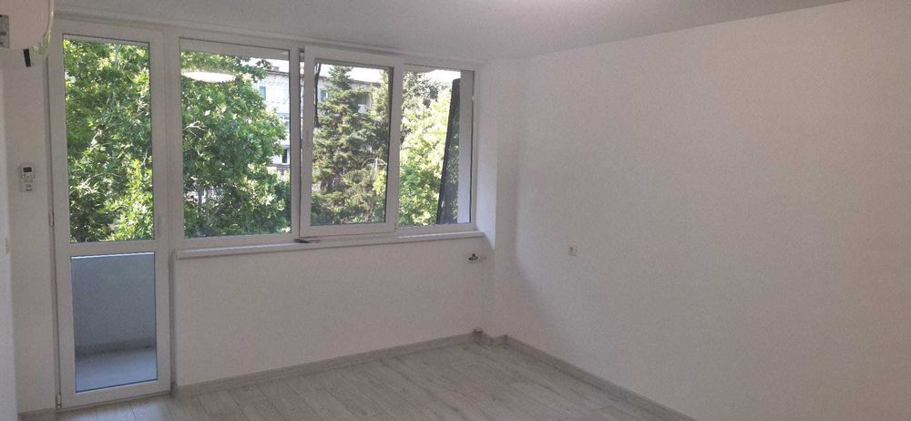 Продава се Тристаен апартамент в Разград, Център - 90 кв.м за 1615 €/кв.м - Снимка #2