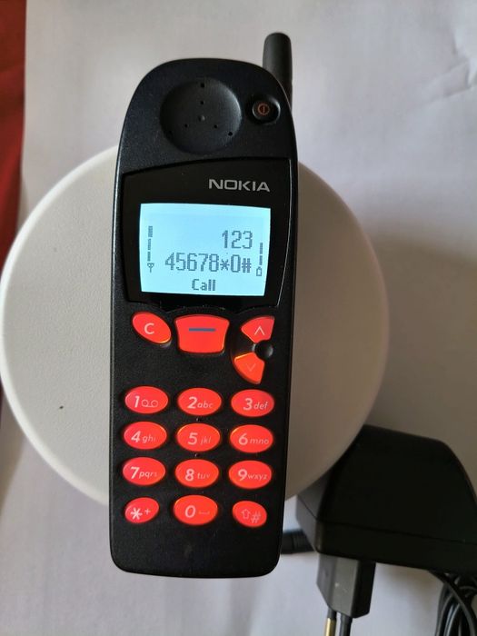 Nokia 5110 + charger original Nokia ( decodat, leduri schimbate)