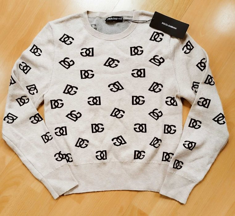 Дамски зимен пуловер D&G- M размер