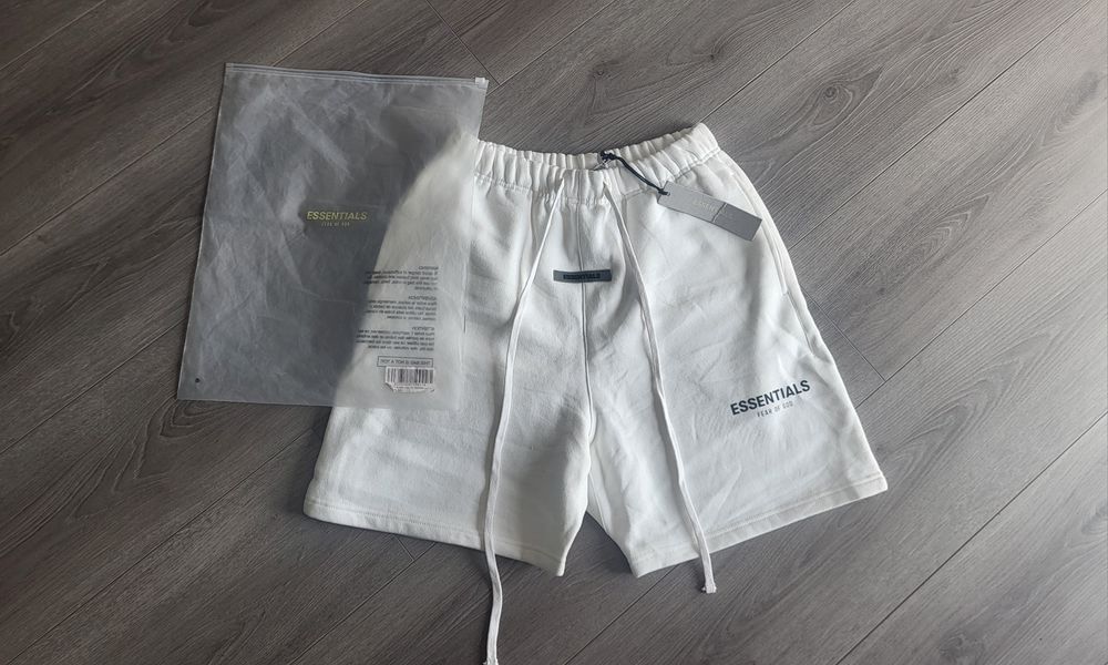 Pantaloni scurti Essentials