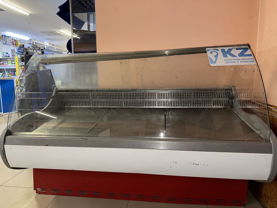 Продаю витринный холодильник