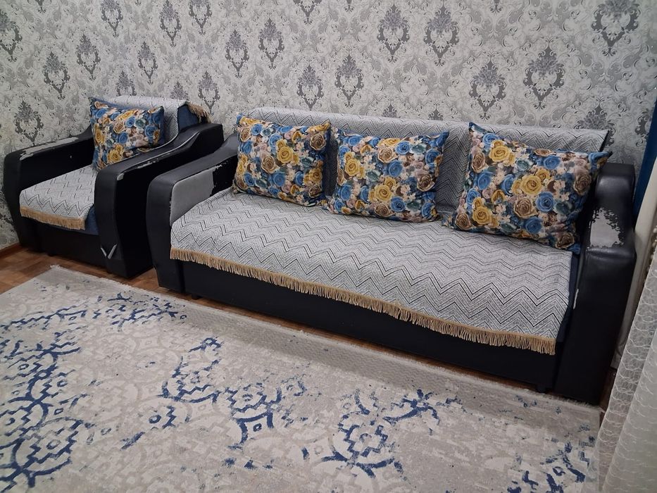 Диван с креслой.