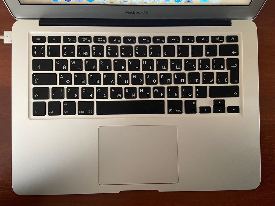 Apple MacBook Air (13-inch, 2017)