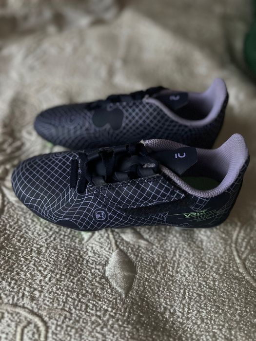 Детски обувки за футбол. Номер 32