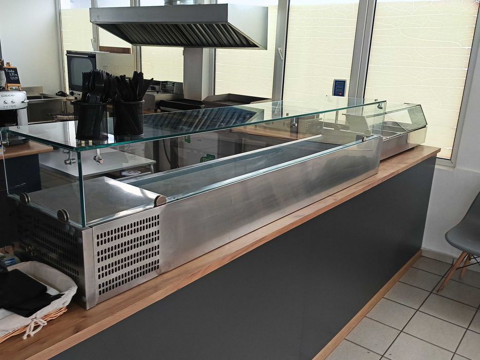 Студена витрина за салати