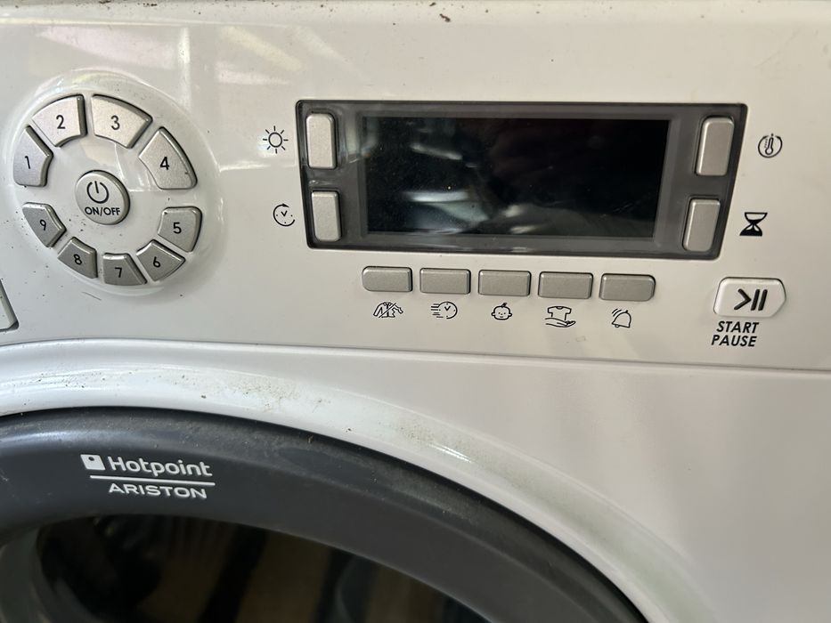 Сушилня за дрехи Hotpoint Ariston TCD