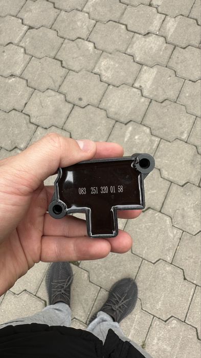 Блок клапанов пневмоподвески R, E