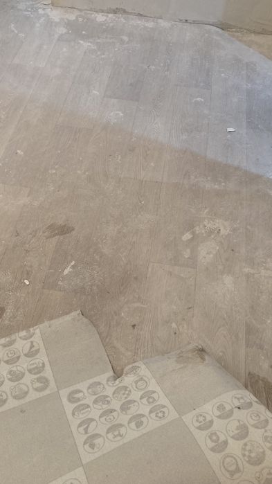 Продам линолиум, 3*3.   3*2,7.   1,4*2,8.