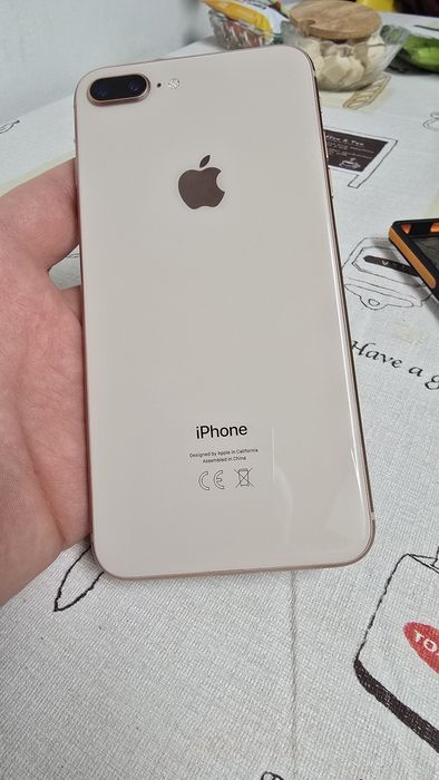 Vând iphone 8 plus 64GB impecabil