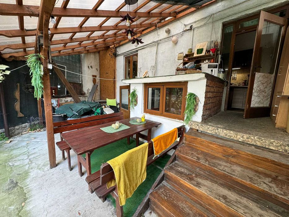 Persoană fizică închiriez apartament cu 3 camere la casă în Centrul istoric din Sibiu.