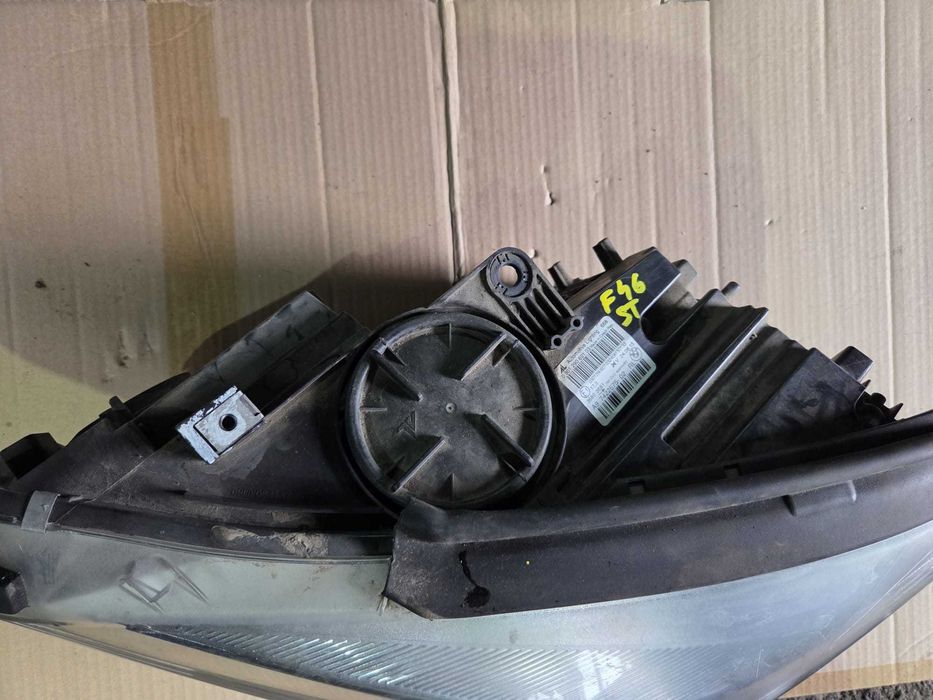 Far stanga dreapta BMW seria 2 F45 F46