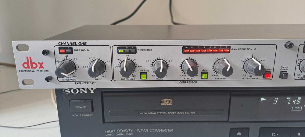 Interfata audio dbx 118 Compresor Gate Studio Rack