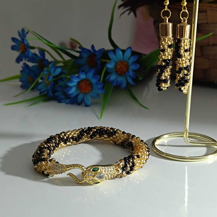 Комплект ръчно изработена гривна и обеци