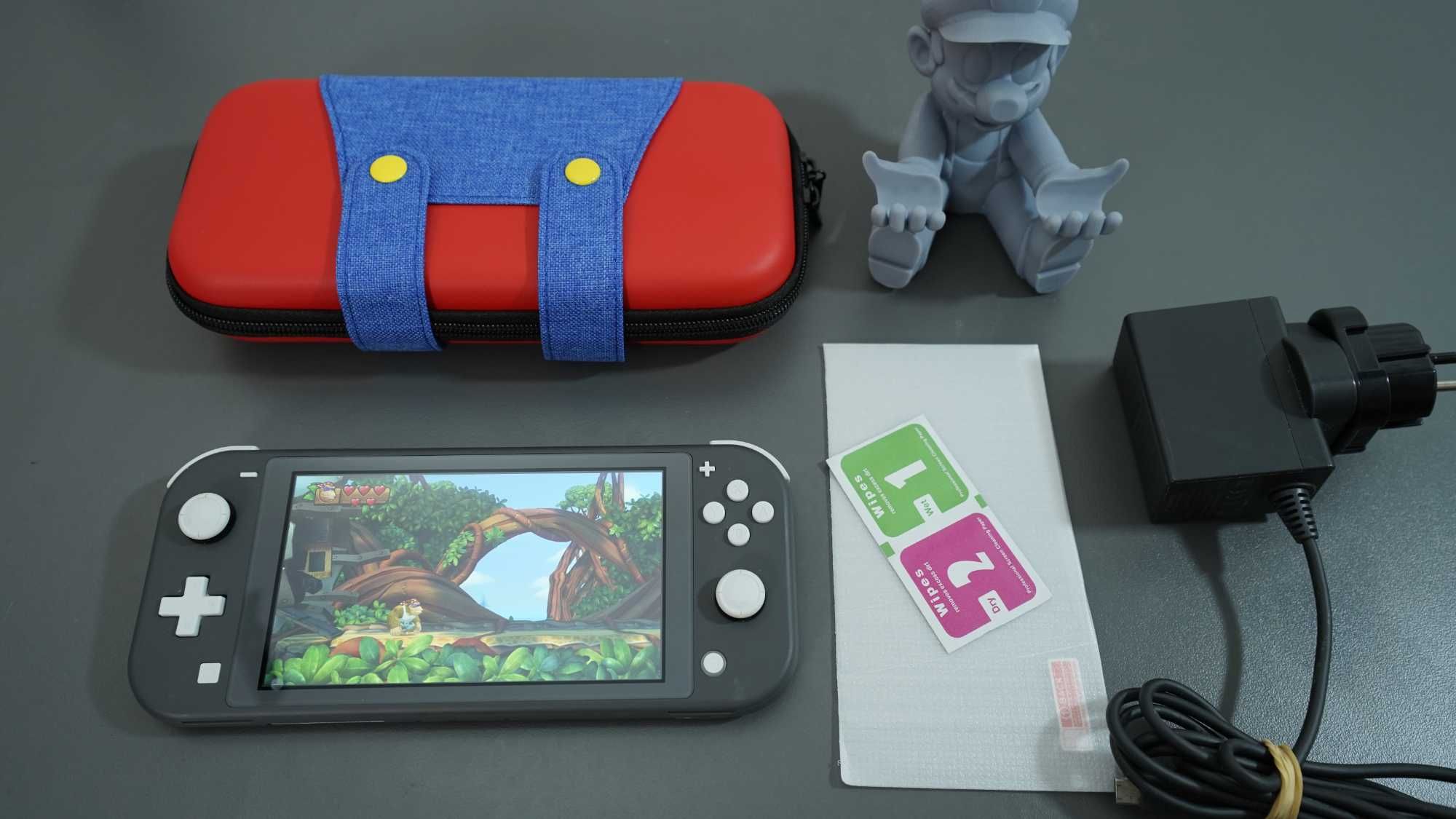 Nintendo Switch Lite - като ново, с чип / мод, 128GB карта и 17 игри гр ...