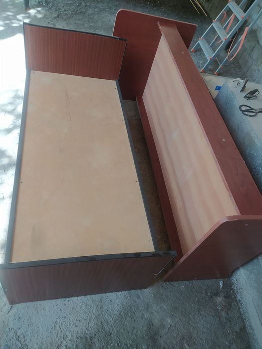 Bolalar divani sotiladi