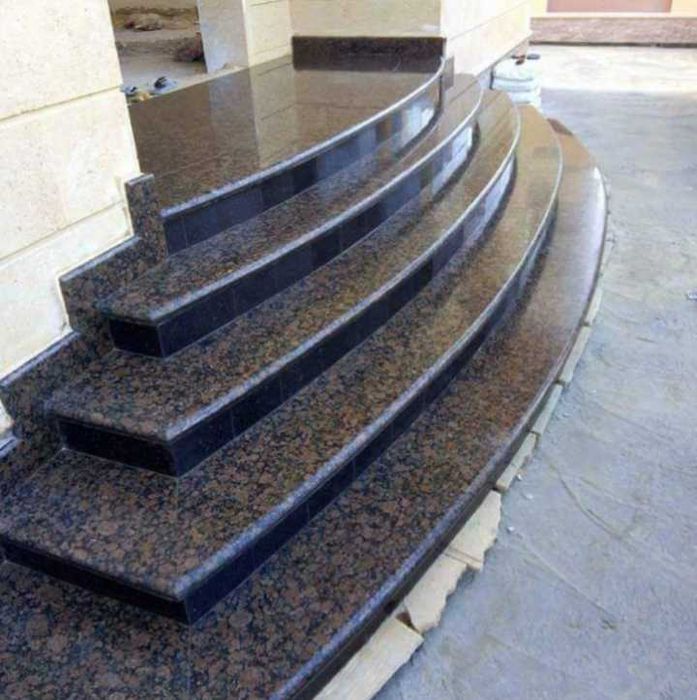 Debitare și montaj trepte, glafuri și blaturi din marmură, granit trav