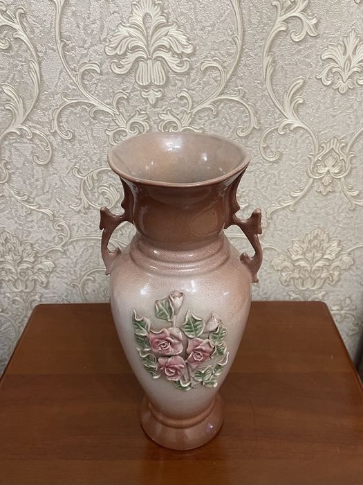 Ваза для цветов высотой 35-37 см. По цене можно договориться