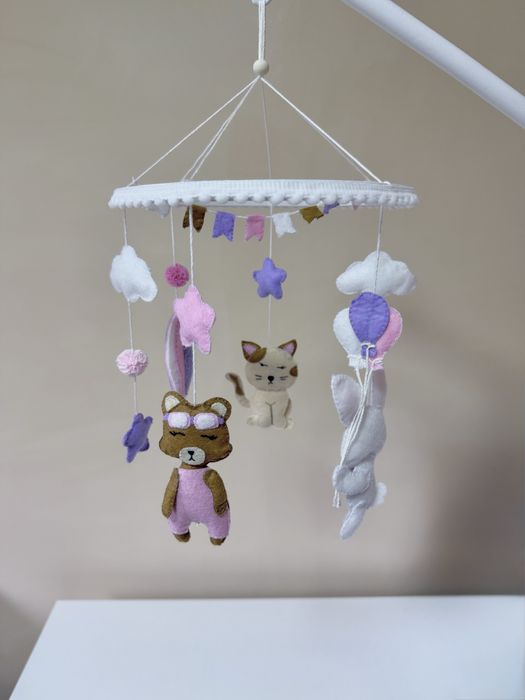 Ръчно изработена въртележка за бебешко легло кошара