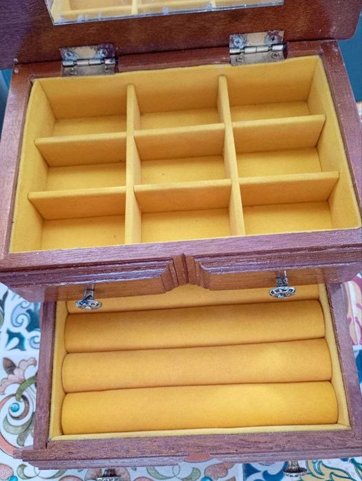 Кутия, малък скрин за бижута