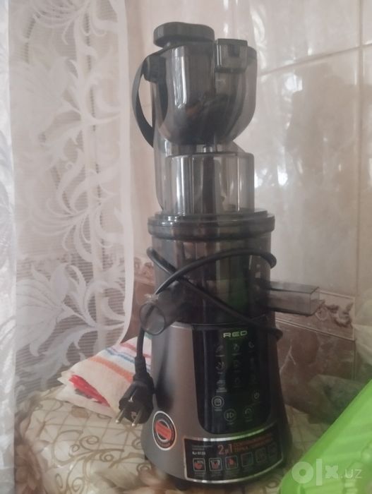 Продаётся Сока выжималка Redmond Solution