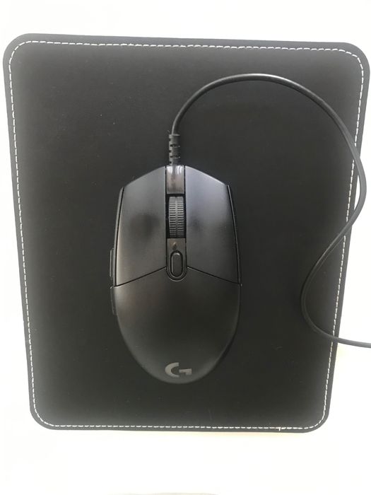 Продавам мишка Logitech G102 + подарък подложка
