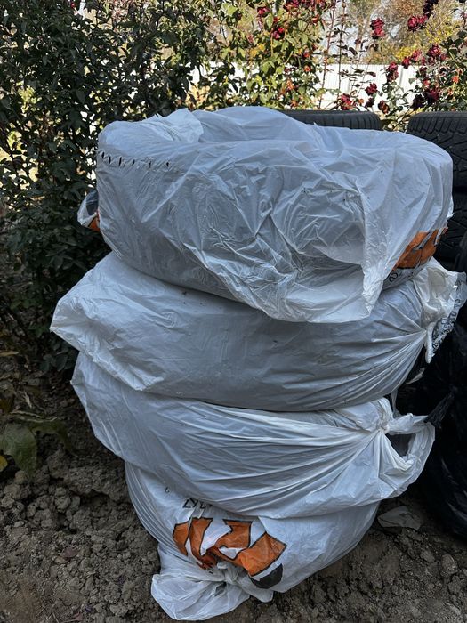 235/60R18 зимний шипованный.