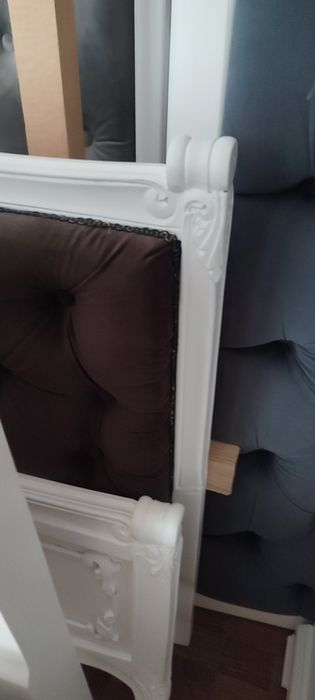 Pat matrimonial 1600*2000 este din lemn masiv cu sculptura este nou  are tot numai de pus salteaua se poate trimite oriunde an tara
