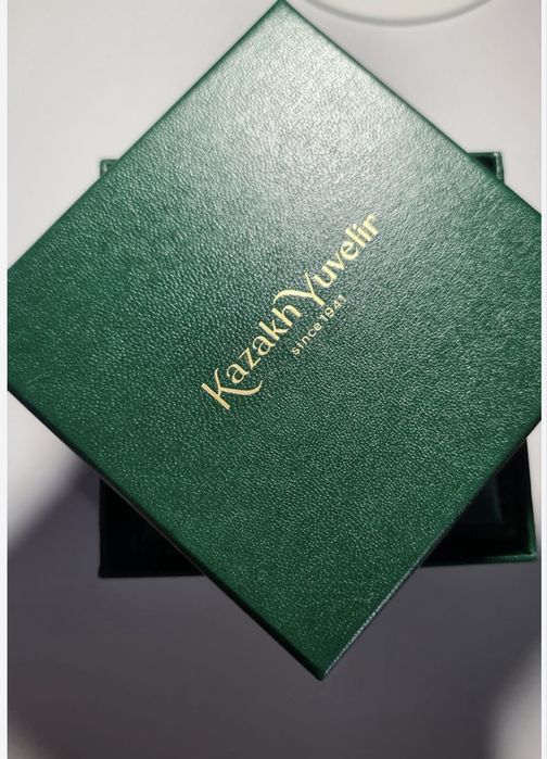 Кольцо с бриллиантом