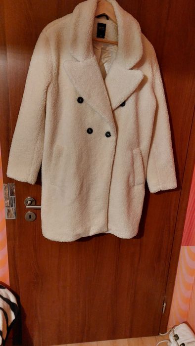 Палто  бяло, ново, зимно