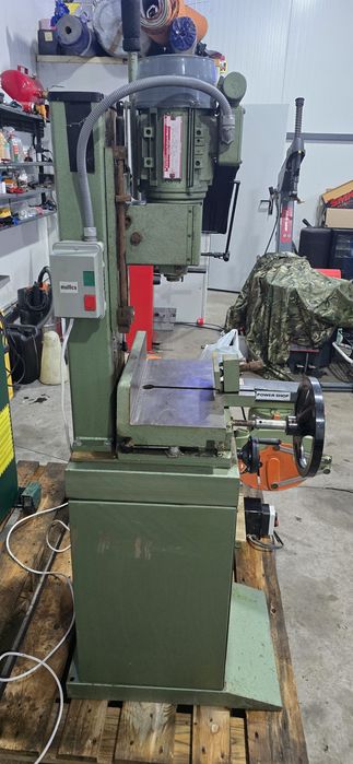 Mașină de mortezat cu burghiu