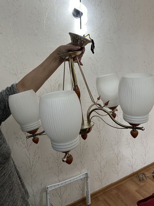 продам люстры несколько